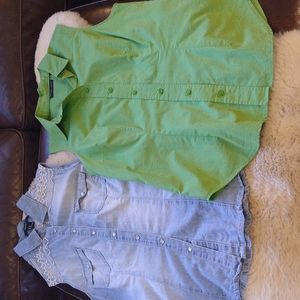 Set of two button-up shirts sleeveless.